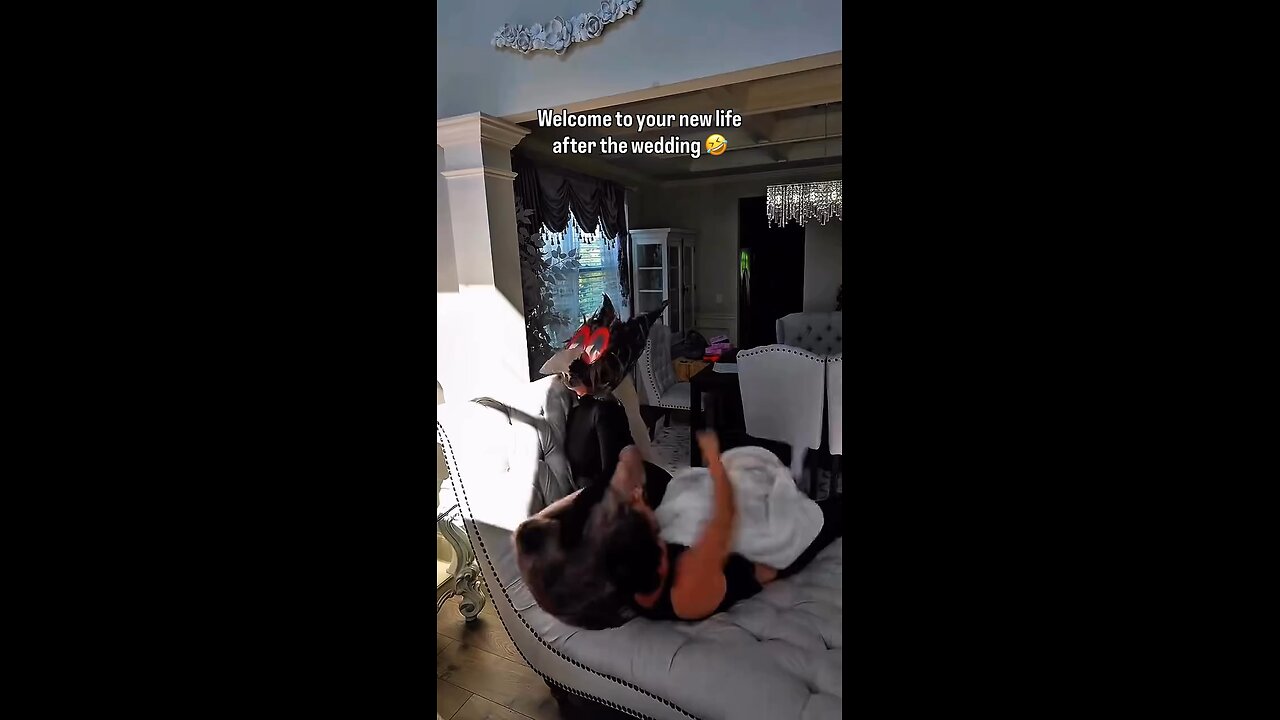 I would die by heart attack if someone does this to me😀Thanks for the wonderful idea >:3