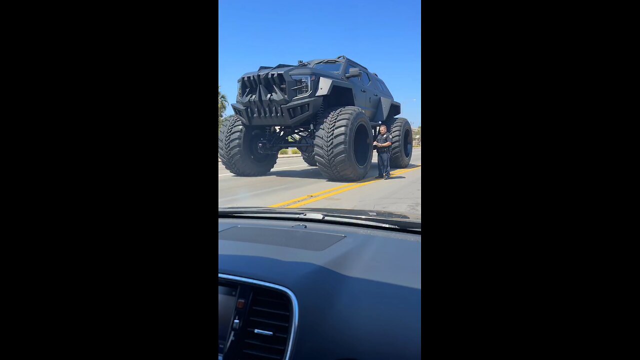 PERBANDINGAN ANTARA MANUSIA DAN MOBIL MONSTER