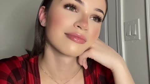 This tgirl deserve attention of you