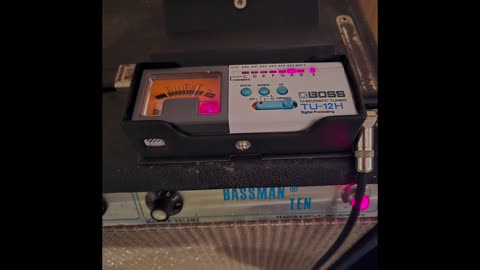 BOSS TU - 12H Tuner.