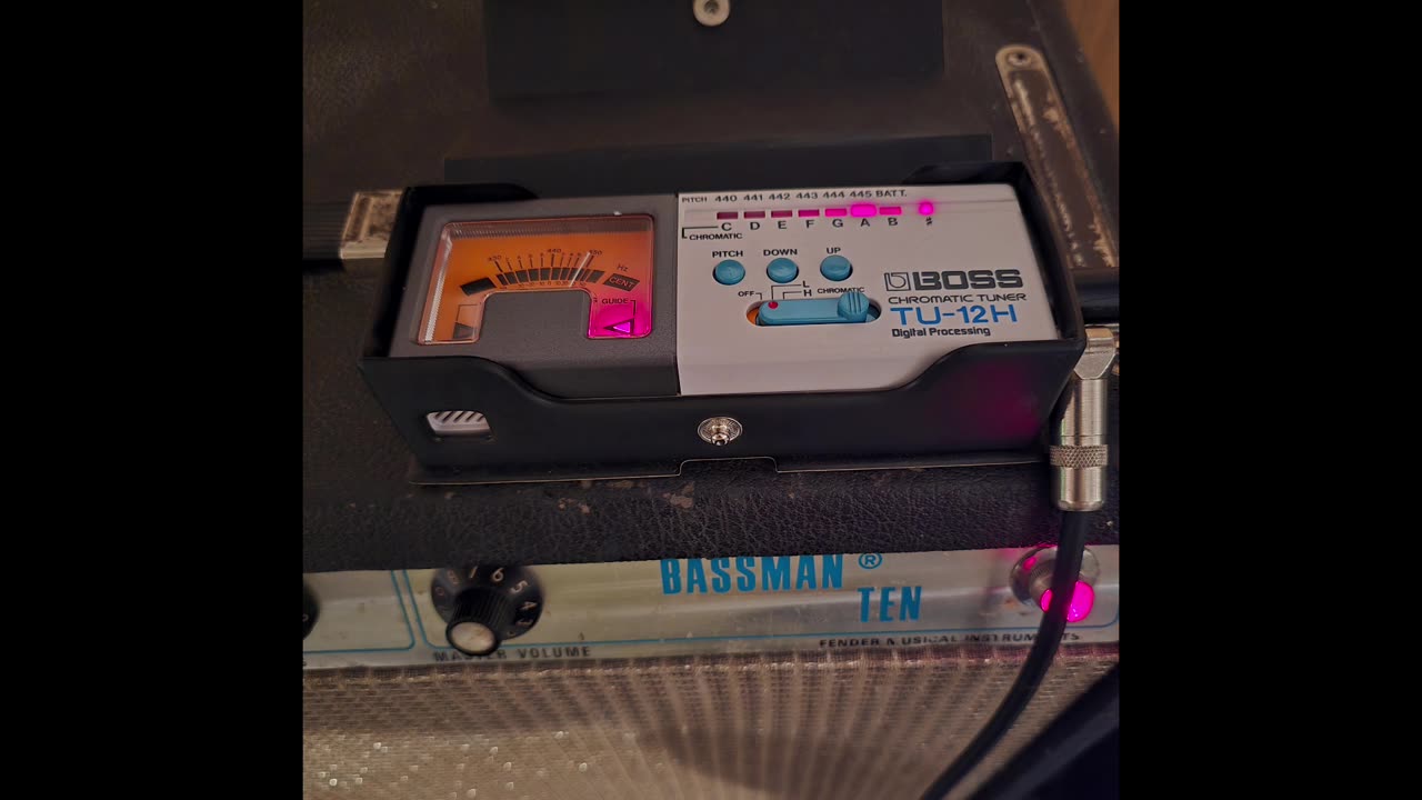 BOSS TU - 12H Tuner.