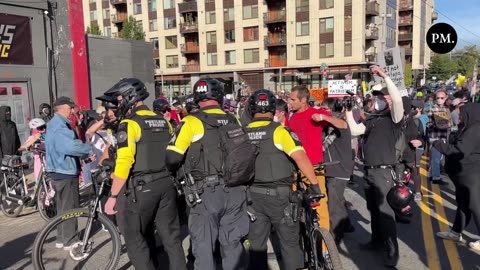 Portland Police arrived on scene outside the ICE facility, immediately got mobbed out of the area 