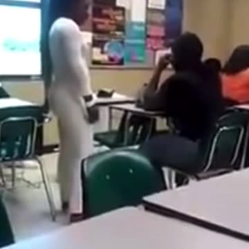 School fight run that sheeit beeches