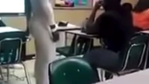 School fight run that sheeit beeches