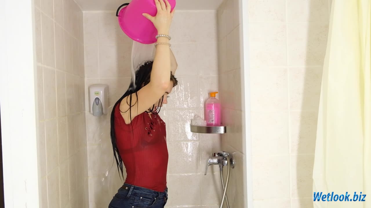 Wetlook girl in jeans in shower