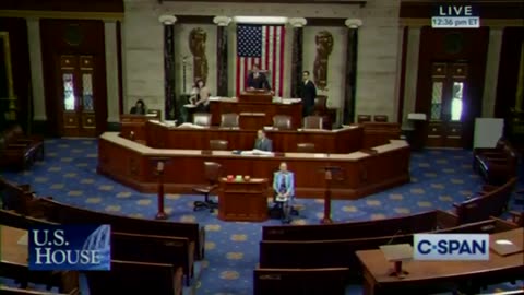 Old timer John Larson freezes mid-speech on House floor after