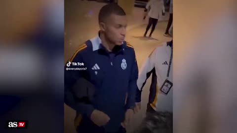 Mbappe’s reaction to a bold fan shouting ‘Visca Barca’ during autograph session