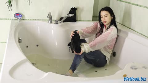 Wetlook girl in Jeans