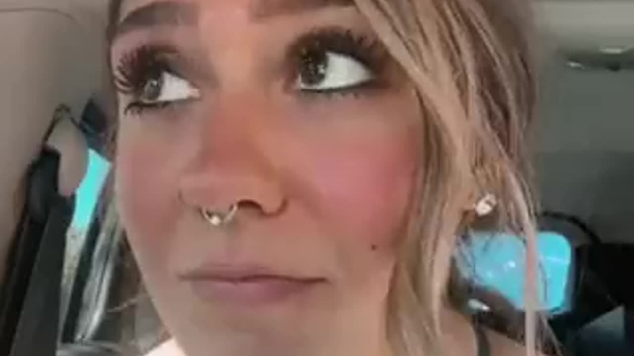 She just realized why she's single- 🤯