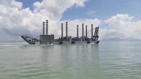 🇨🇳 China’s Navy shows the Shuiqiao-class — self-propelled amphibious barges acting
