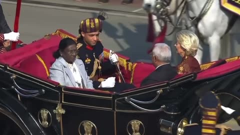 Ursula von der Leyen, António Costa, and the Indian President arrive in a horse-drawn