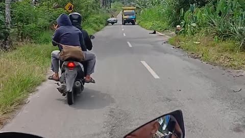 the road up to the train