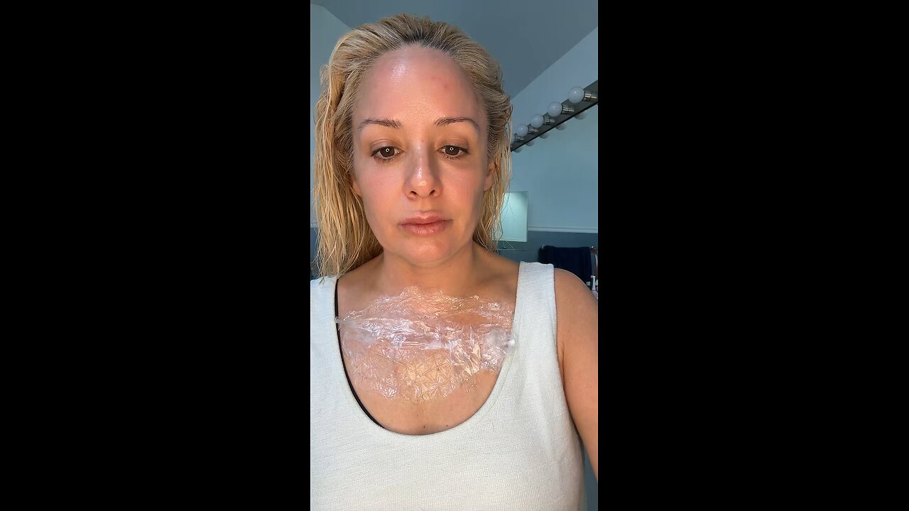 Just did a MESO session with Hyaron and my skin is legit glass-level glowing right now 💧✨