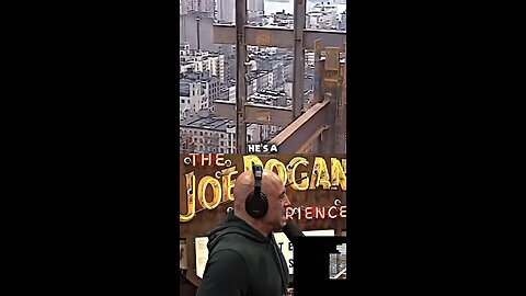 Joe Rogan Reacts To a Construction Worker From the 1980s 🔨