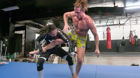 Riddle and Shinsuke Nakamura train Jiu-Jitsu together @wwefree