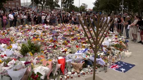 Sydney mourners honor victims killed in Bondi Beach shooting