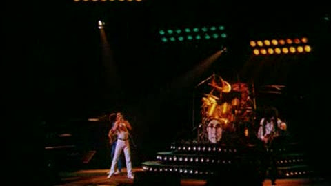 Queen - We Will Rock You Concert