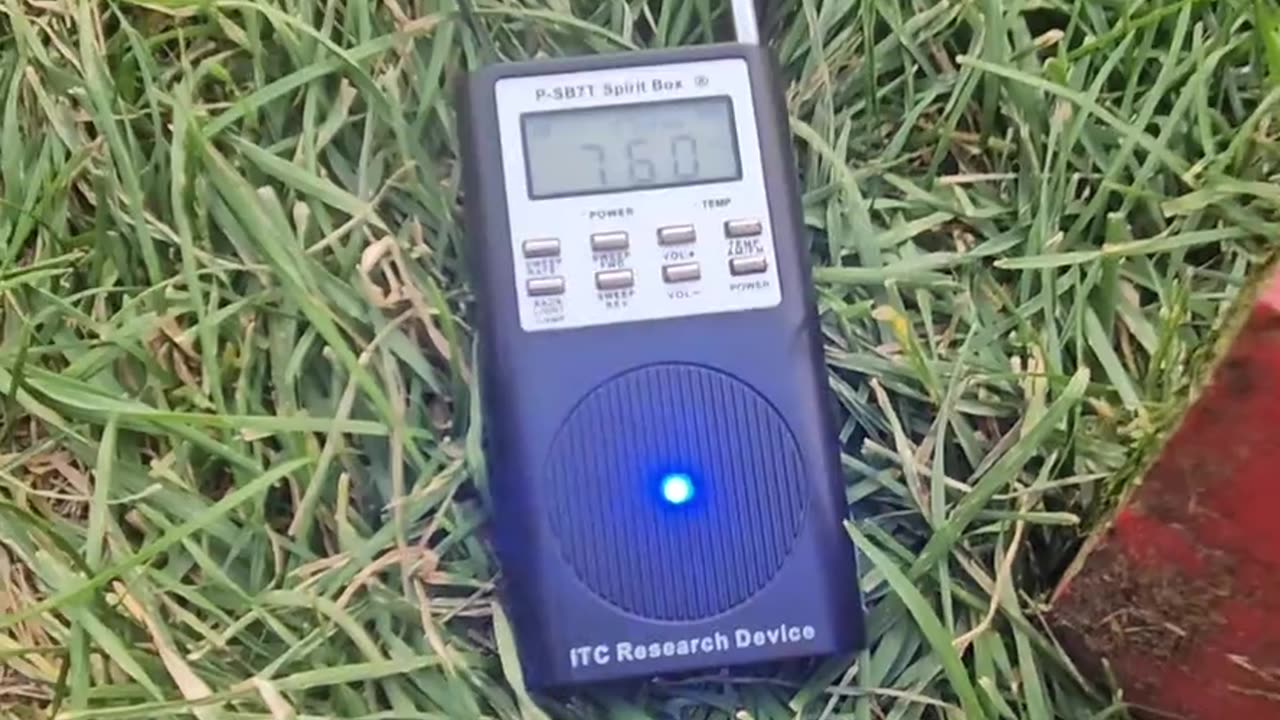 😨💡 Spearenbox, Flashing Red and Blue Lights! | TheHauntingHour