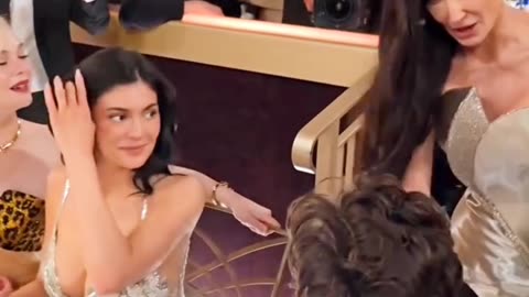 DEMI MOORE TOO BUSY IGNORING KYLIE JENNER BUT KYLIE'S SIDE-EYE BASICALLY SCREAMED!!!