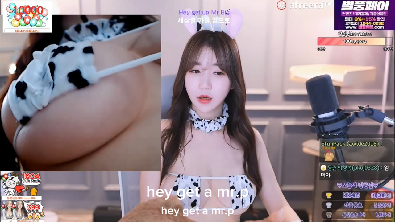 Hot dance moves performed by Korean girls