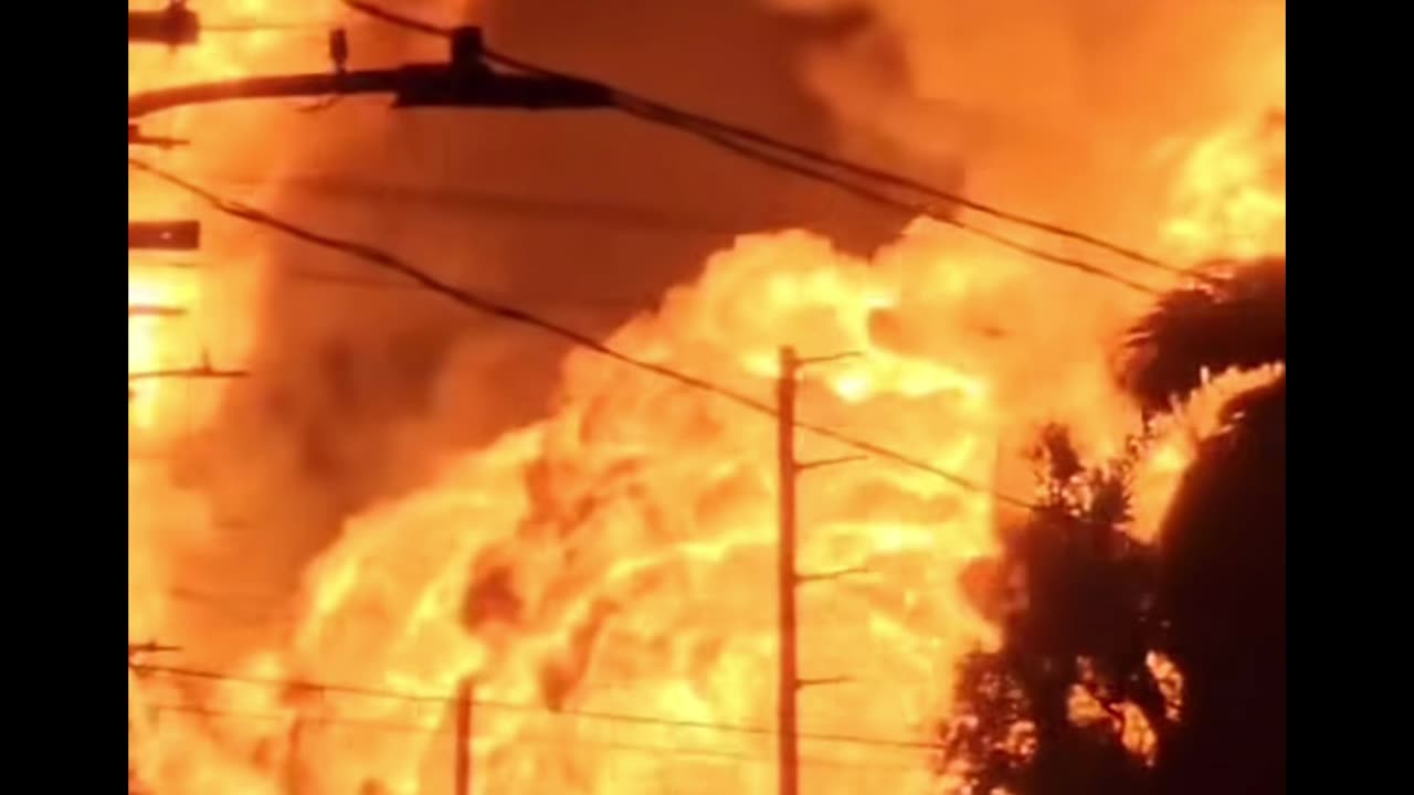 🚨 This Oil Factory On Fire! 🔥 #ASL #deaf #signlanguage