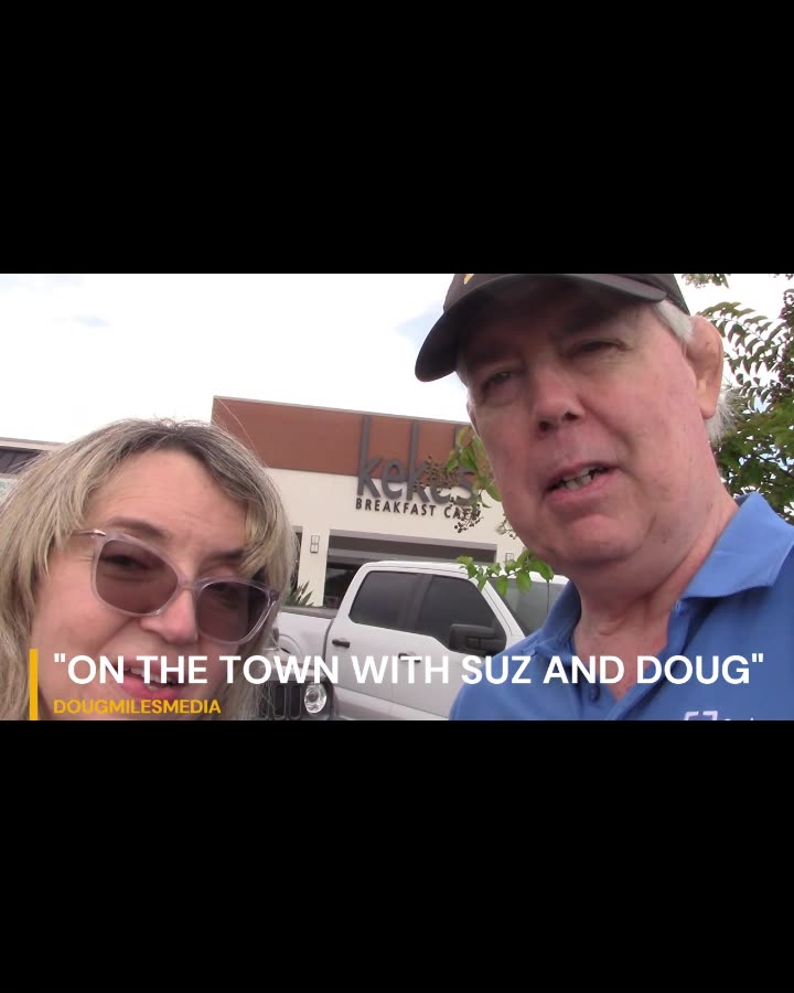SUZ AND DOUG VISIT KEKES RESTAURANT IN SARASOTA FOR BREAKFAST!