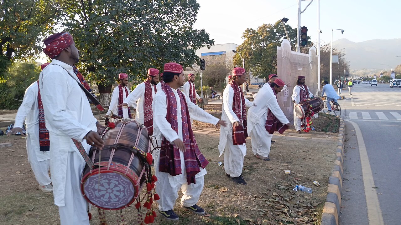 "Vibrant Beats: Embracing Pakistani Culture Through Music and Dance"