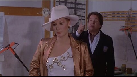 Edwige Fenech in Ricchi, ricchissimi.praticamente in mutande