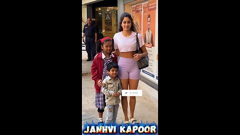 Bollywood Actress Janhvi Kapoor With Little Fans 🥰
