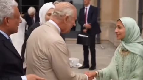 "Salam aleikum!' King Charles inaugurates the expansion of Islamic Centre... 