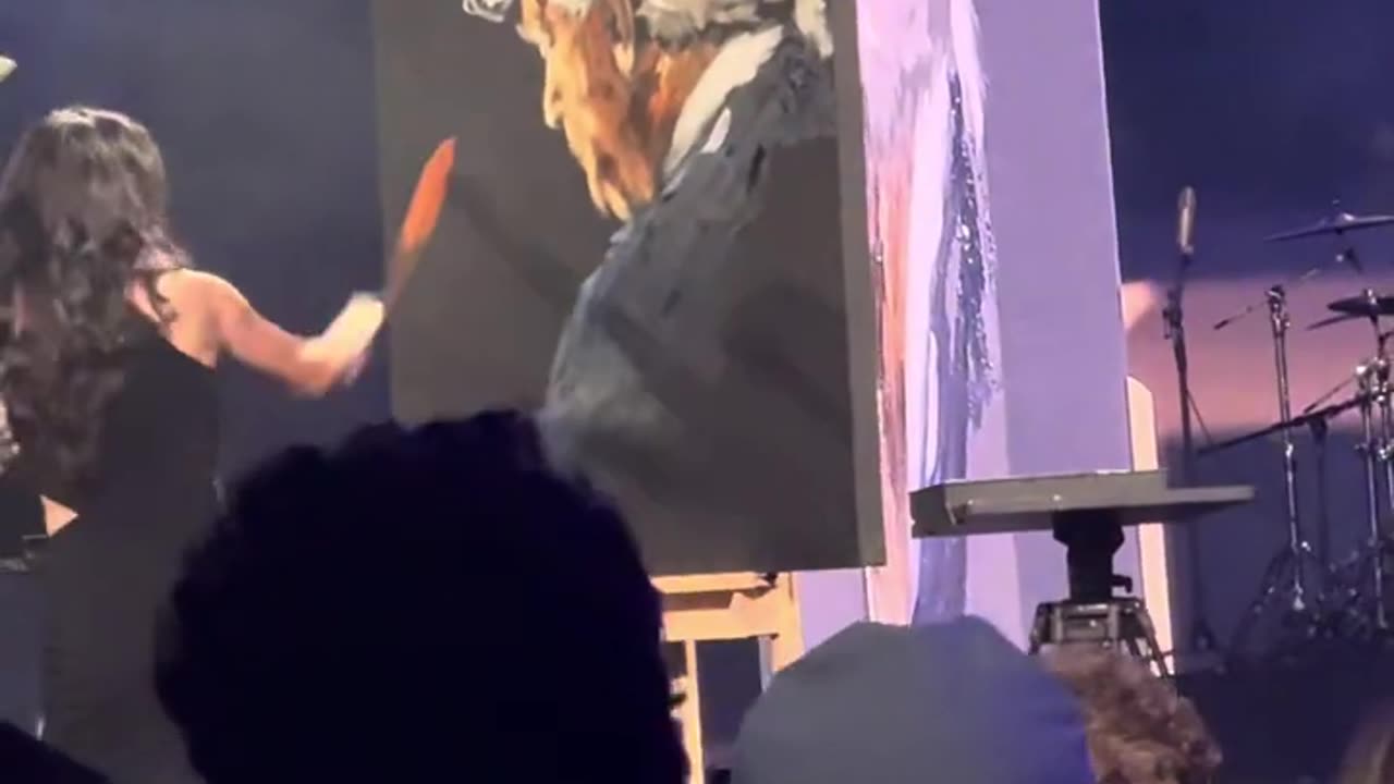 A beautiful piece created on stage live!