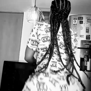 Tavaius Shakes Fat Ass.