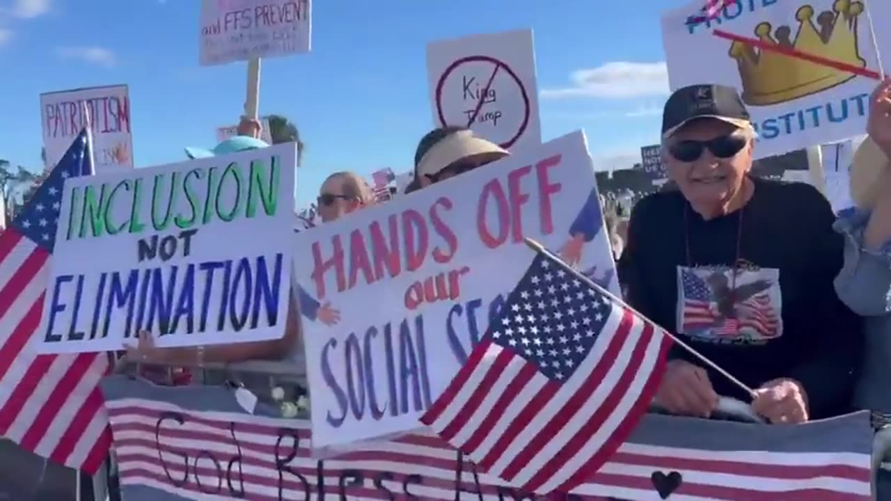 What do you notice about the “No Kings” protesters in St. Augustine..？？