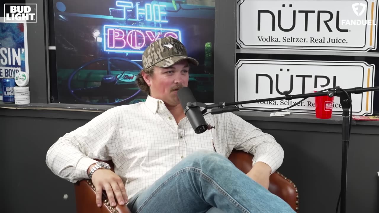 Zach Top’s New Single ‘Good Times & Tan Lines’ + Taylor Lewan Reacts To First Pitch Fiasco | Bussin'