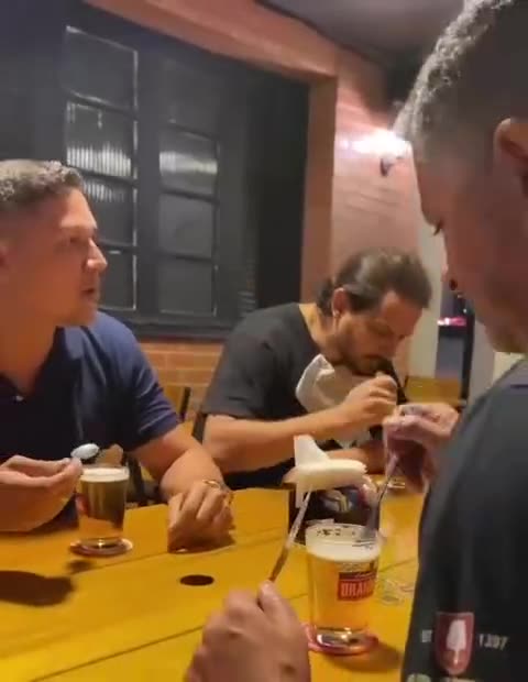 When did men invite you to eat ice cream at a bar? 😂