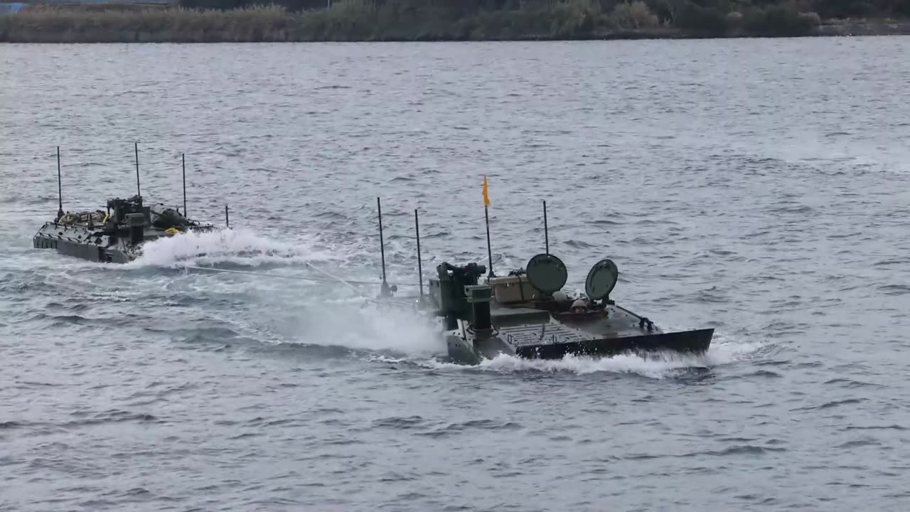 4th Marines ACVs Splash with the USS Rushmore