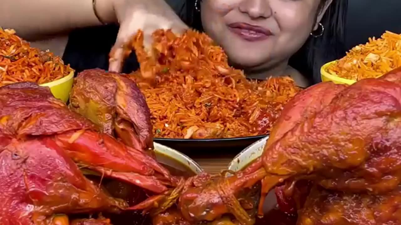 ASMR: EATING SPICY CHICKEN CURRY🔥 BASMATI RICE || #shorts #mukbangn#asmreating #mukbangasmr #asmr