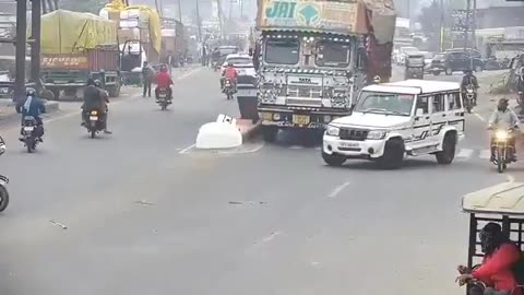 INDIANS CAN'T DRIVE: Yet, we keep importing H1-B truck drivers from India!