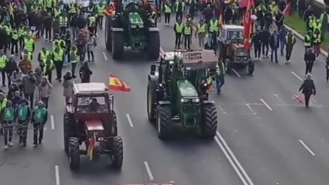 🇪🇦🚜 SPAIN – Spanish farmers demonstrate in front of the European Commission headquarters in Madrid