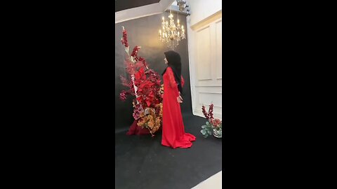 🔥❤️ "Dengan baju merah, tampilan seperti api – susah untuk mengalihkan pandangan!