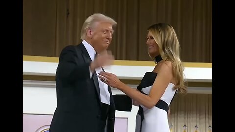 TRUMP❤️🇺🇸🥇🪽🕺🎊FIRST LADY MELANIA🤍🇺🇸🏅🪽💃FIRST DANCE AT INAUGURAL BALL💙🇺🇸🏅🏛️🎉⭐️