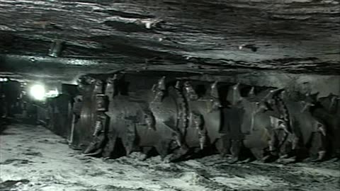 No se acerque a la zona de peligro - No se acerque a la zona de peligro - dvd540.s.msha.gov