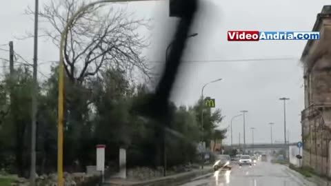 Maltempo ad Andria, situazione viabilità in via Trani (zona commerciale)