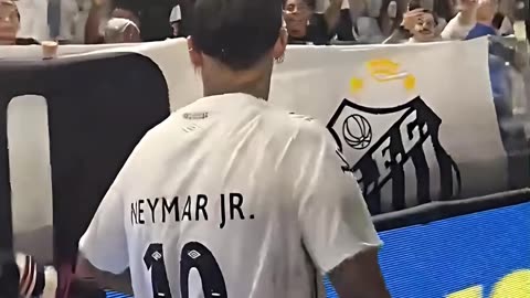 ✨ NEYMAR FIRMANDO CAMISETAS EN SU REGRESO AL SANTOS 🔥⚽