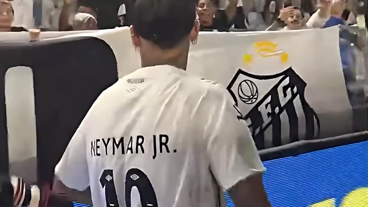 ✨ NEYMAR FIRMANDO CAMISETAS EN SU REGRESO AL SANTOS 🔥⚽