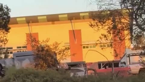 DHS agents went full parkour over the Home Deporto fence