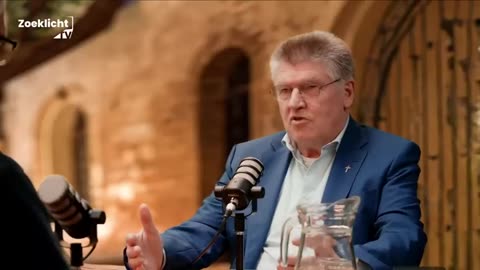 Zoeklicht TV - De Actualiteiten Podcast #27 (deel 1) - Macht en media de geregisseerde waarheid