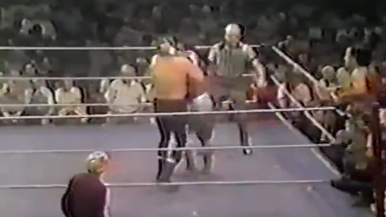 (1977.10.08) Peter Maivia & Chief Jay Strongbow vs Stan Stasiak & Johnny Rodz - WWWF