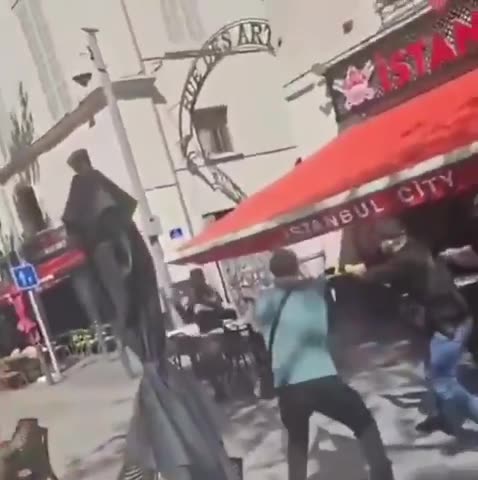 Islamic North African with a knife threatens everyone and French police send him to Allah