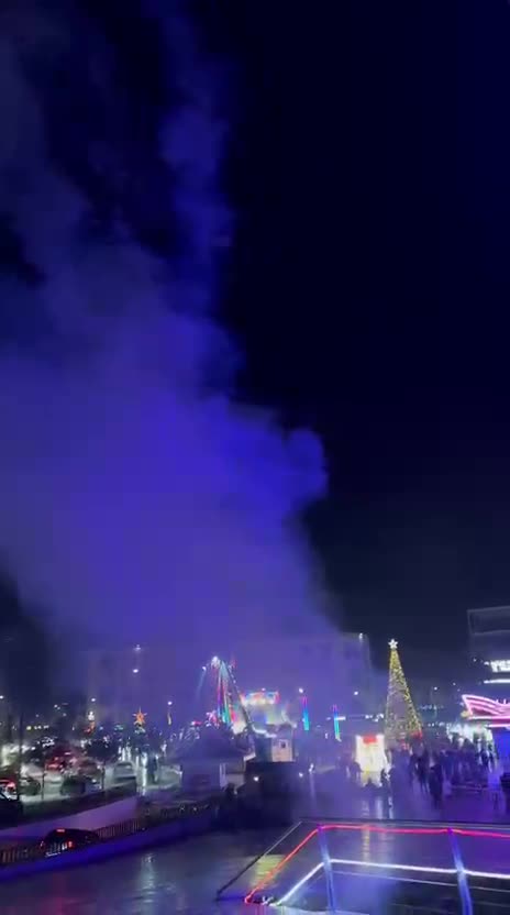 Mbështetësit e Ballukut në Fier festojnë me fishekzjarre